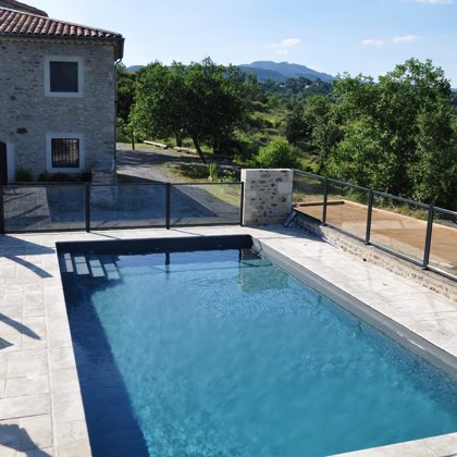 Piscine et terrain de pétanque