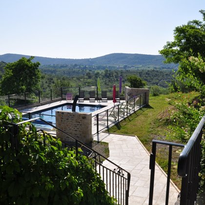 Accés piscine depuis la terrasse
