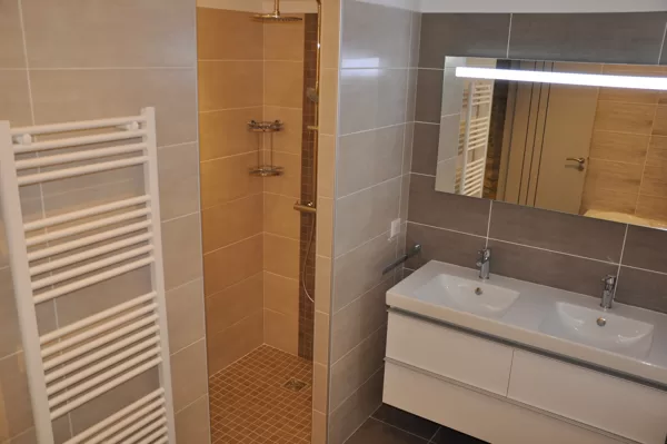 Salle de douche et bain étage